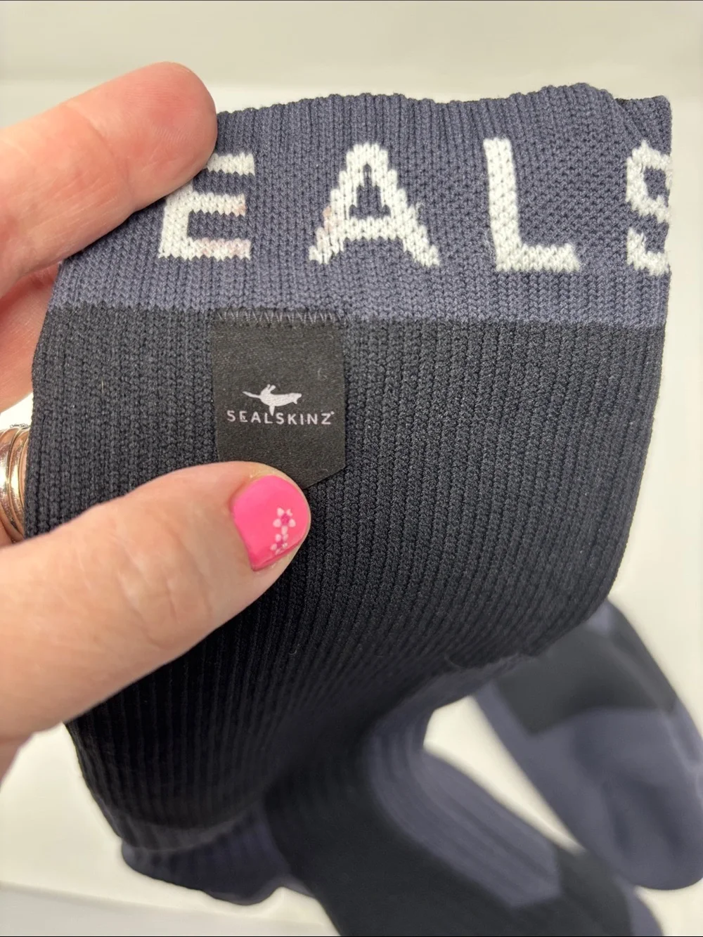 Sealskinz Men's Black & Dark Gray Performance Crew Socks 40